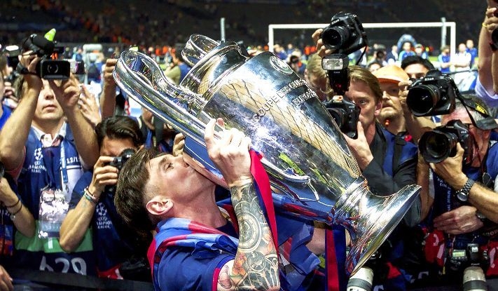 Messi lại sắp được vinh danh ở Barcelona